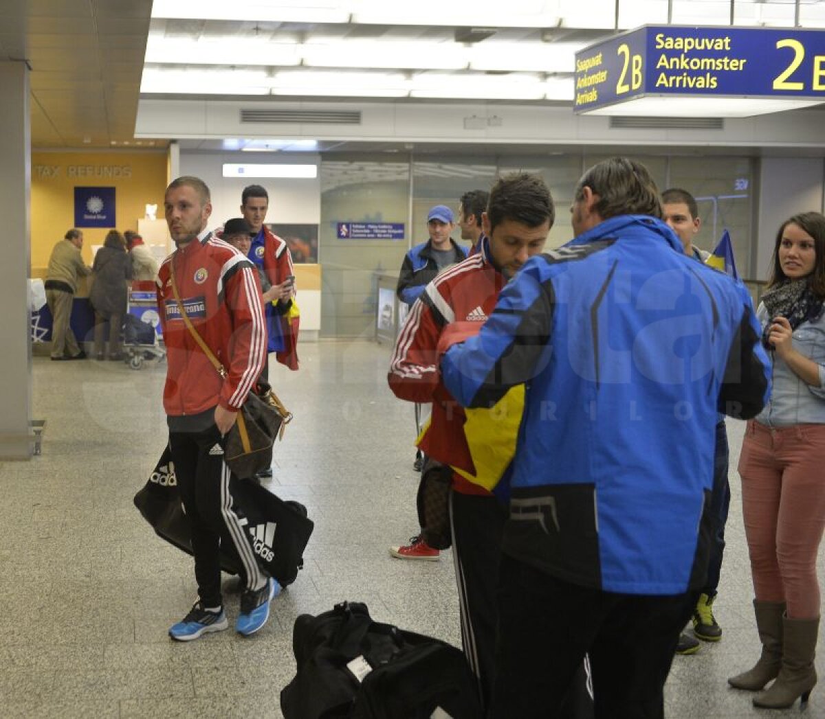 GALERIE FOTO Naţionala României a fost primită cu mult entuziasm pe aeroportul din Helsinki