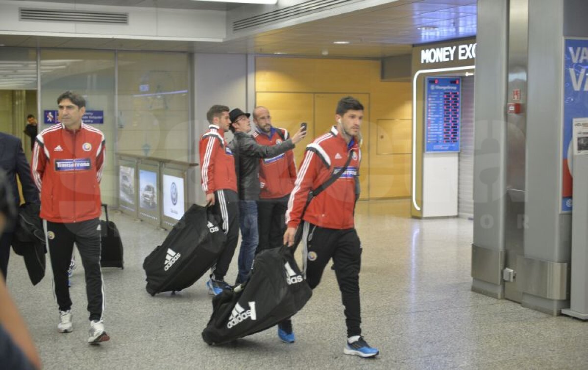 GALERIE FOTO Naţionala României a fost primită cu mult entuziasm pe aeroportul din Helsinki