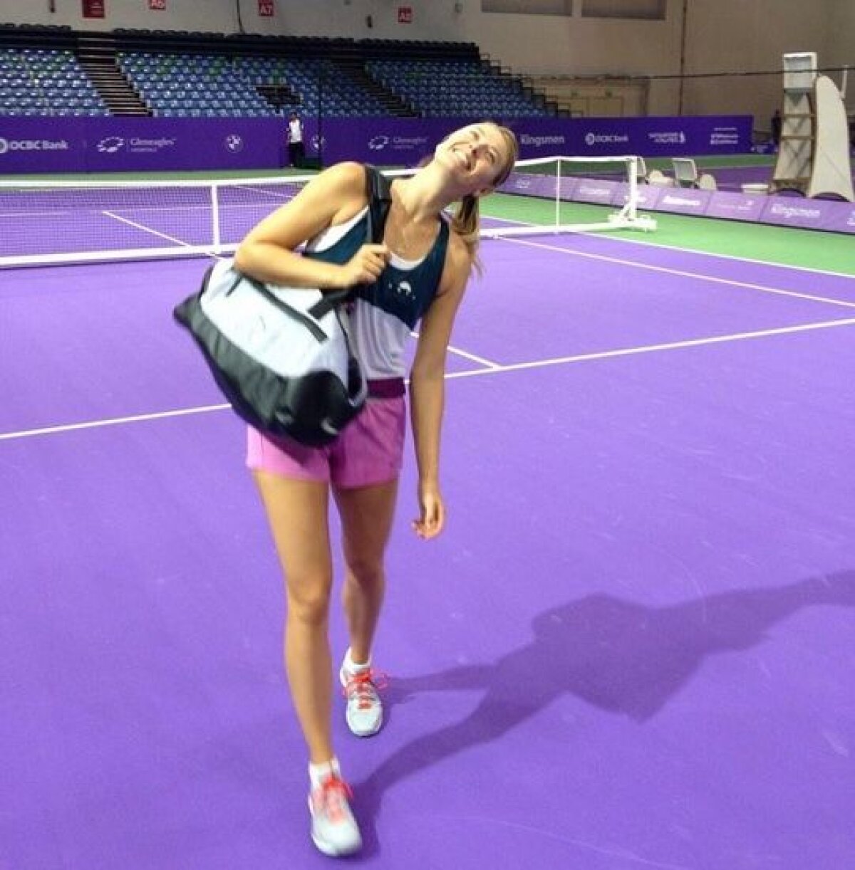 Ipostaze diferite pentru jucătoarele de tenis care au ajuns la Singapore » Maria Şarapova în sală, Eugenie Bouchard la plajă