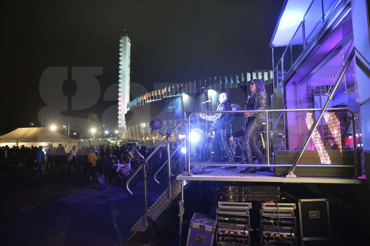 FOTO Furie şi rock » Momentele meciului dintre Finlanda şi România: muzică, bere, fotografii şi răfuieli balcanice