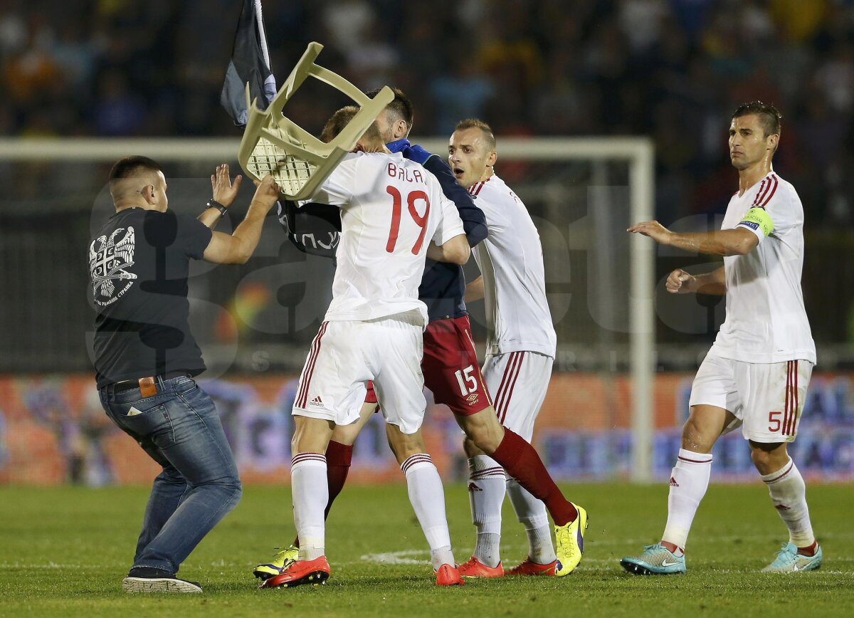 FOTO şi VIDEO O dronă a "aprins" stadionul » Incidente grave la Serbia - Albania! Meciul a fost suspendat