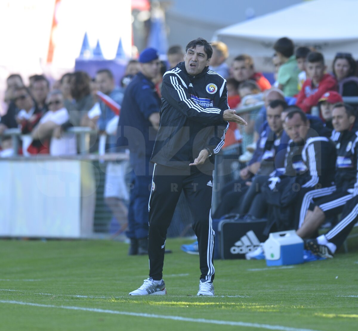 GALERIE FOTO Cele 10 feţe ale Satanei » O colecţie de imagini senzaţionale cu un selecţioner cu personalitate