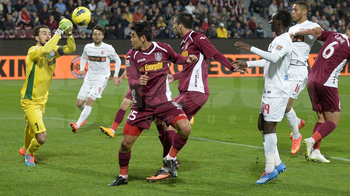 VIDEO şi FOTO CFR Cluj - Dinamo 2-1 » Ardelenii o egalează pe Steaua în fruntea Ligii 1