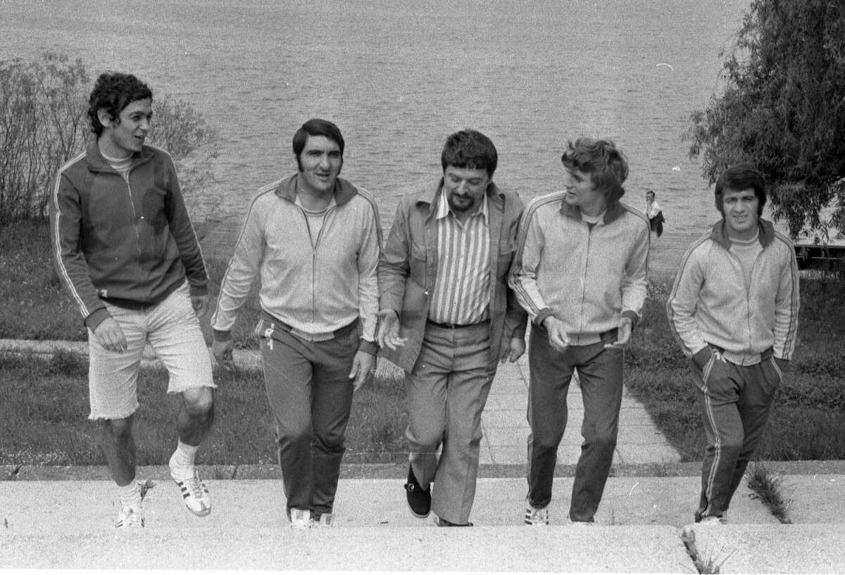 FOTO Luce în roşu-galben-albastru » Cifrele şi performanţele care îl recomandă pe Mircea Lucescu drept selecţioner