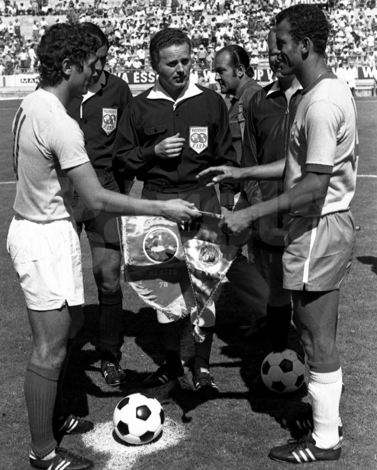 FOTO Luce în roşu-galben-albastru » Cifrele şi performanţele care îl recomandă pe Mircea Lucescu drept selecţioner