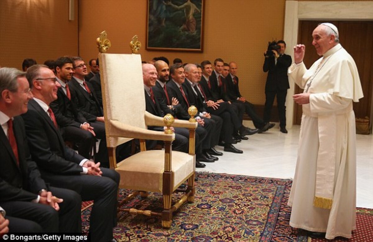 FOTO Jucătorii şi conducătorii lui Bayern Munchen au fost primiţi de Papa Francis la Vatican