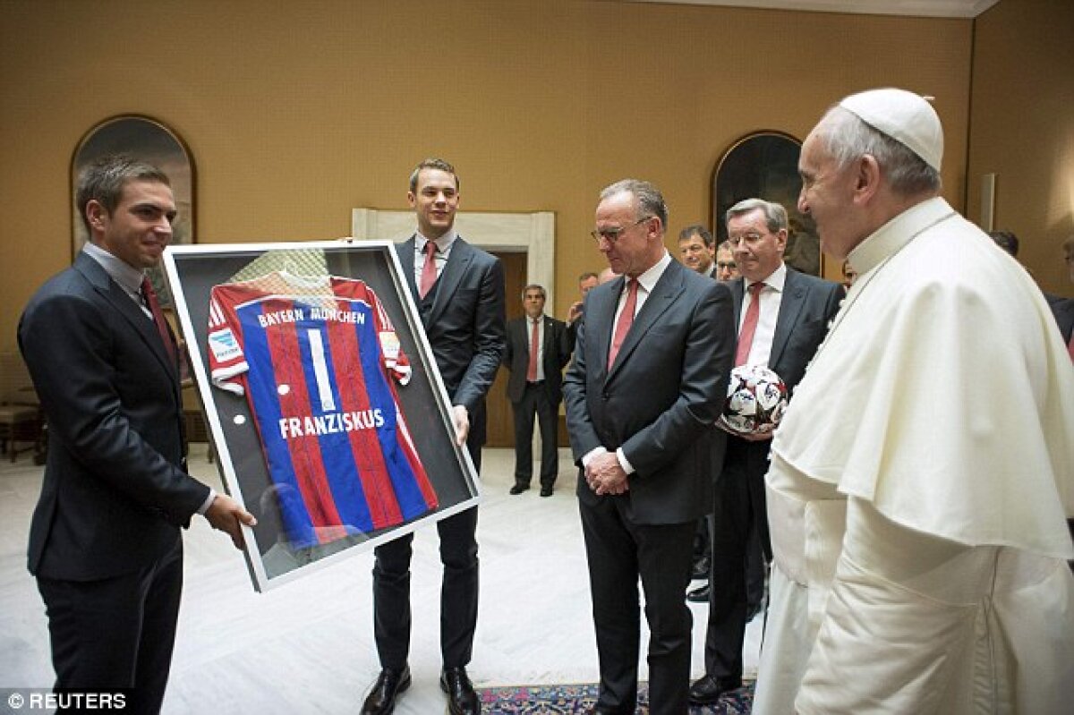 FOTO Jucătorii şi conducătorii lui Bayern Munchen au fost primiţi de Papa Francis la Vatican