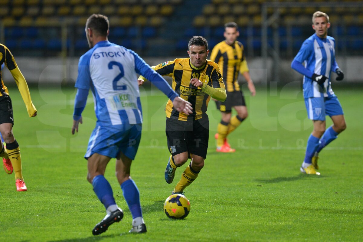 FOTO şi VIDEO CS U Craiova se impune pe terenul lui FC Braşov, scor 3-2, după un meci nebun