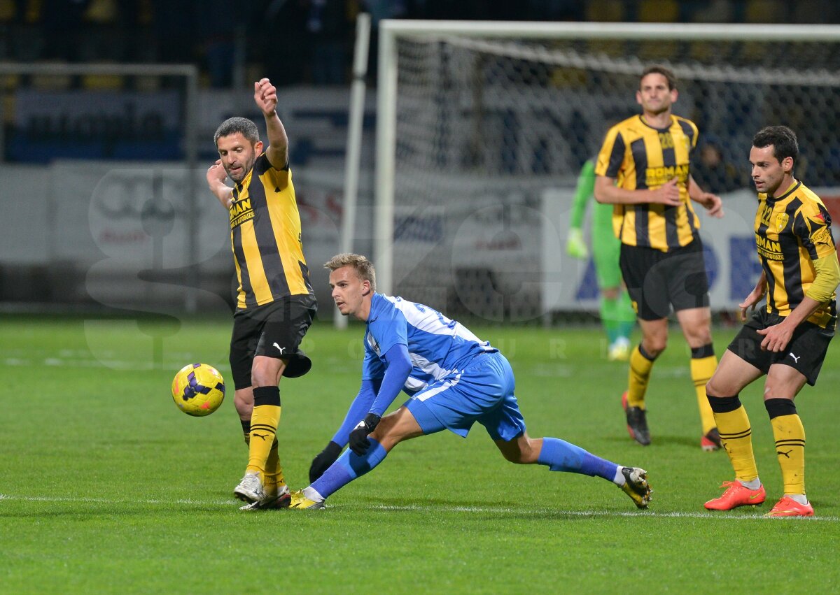 FOTO şi VIDEO CS U Craiova se impune pe terenul lui FC Braşov, scor 3-2, după un meci nebun