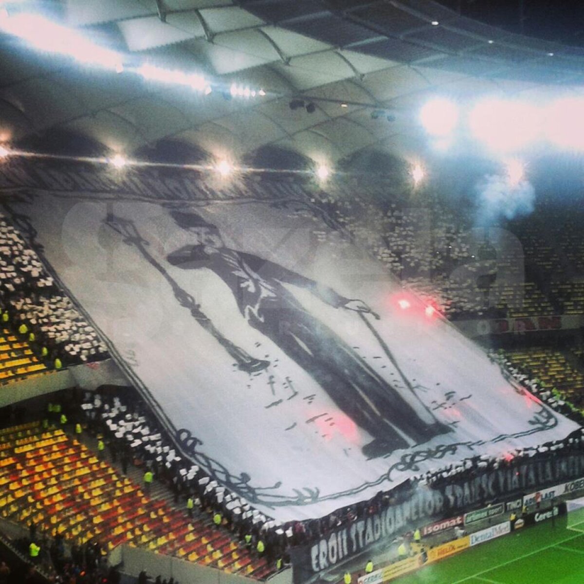 FOTO Atmosferă incendiară la derby » Coregrafii spectaculoase ale galeriilor