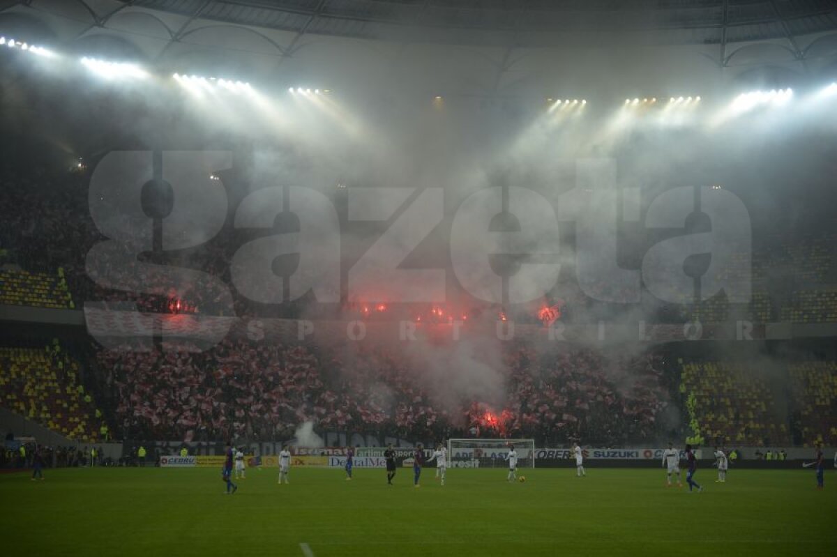 FOTO Atmosferă incendiară la derby » Coregrafii spectaculoase ale galeriilor