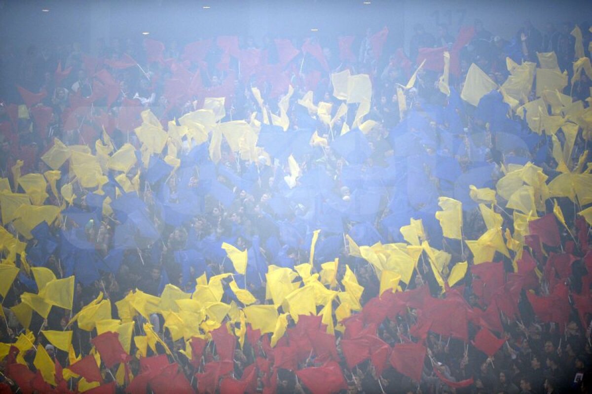 FOTO Atmosferă incendiară la derby » Coregrafii spectaculoase ale galeriilor