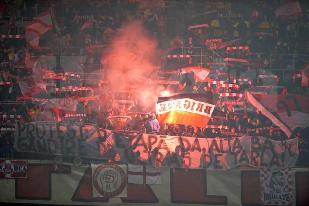 FOTO Contre între suporteri » Cele mai tari bannere de la Derby de România
