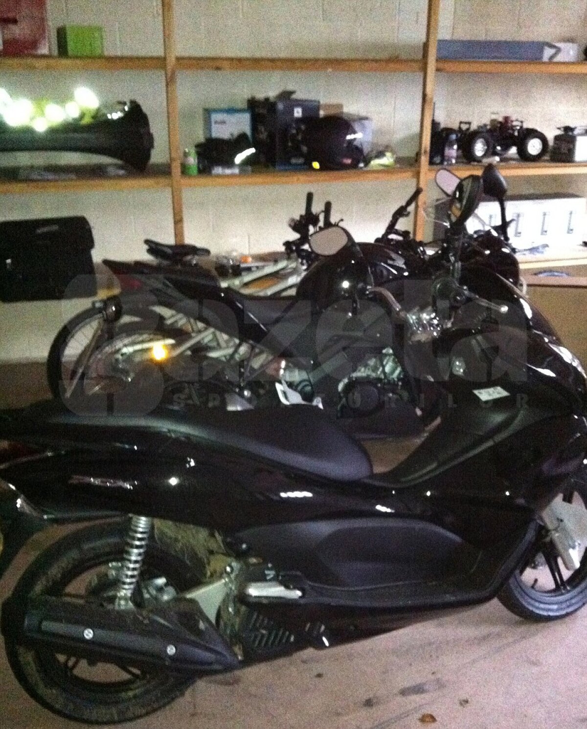 FOTO Asta a făcut Mario Balotelli! Primele imagini cu casa incendiată cu artificii de italian