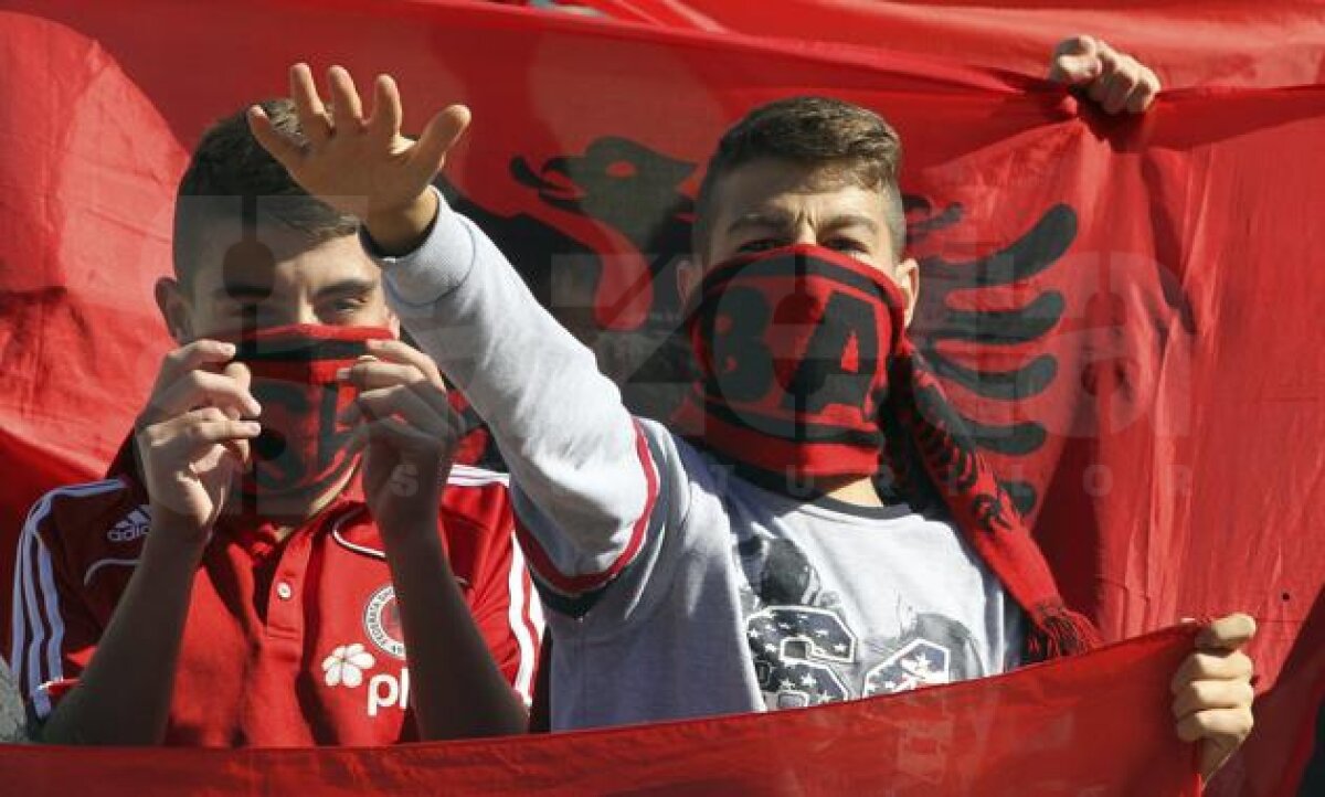 FOTO Protest fără precedent la UEFA! O mie de albanezi s-au folosit de o dronă pentru a denunţa "rasismul şi albanofobia" forului continental