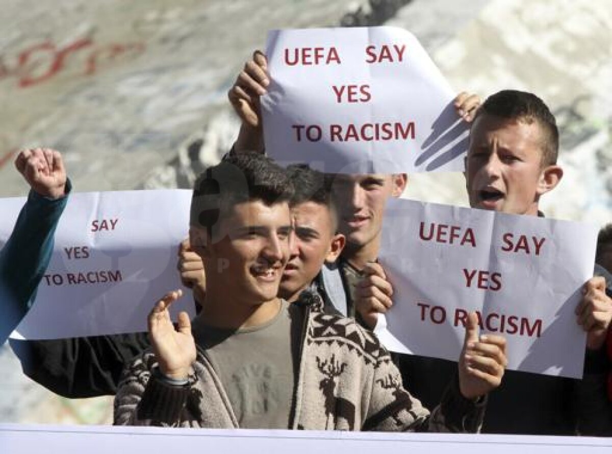 FOTO Protest fără precedent la UEFA! O mie de albanezi s-au folosit de o dronă pentru a denunţa "rasismul şi albanofobia" forului continental