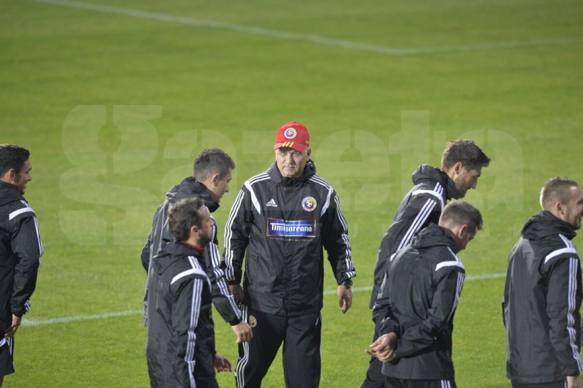FOTO Trei absenţe la primul antrenament al ”tricolorilor” » Cum a împărţit Anghel Iordănescu atribuţiile ”secunzilor”