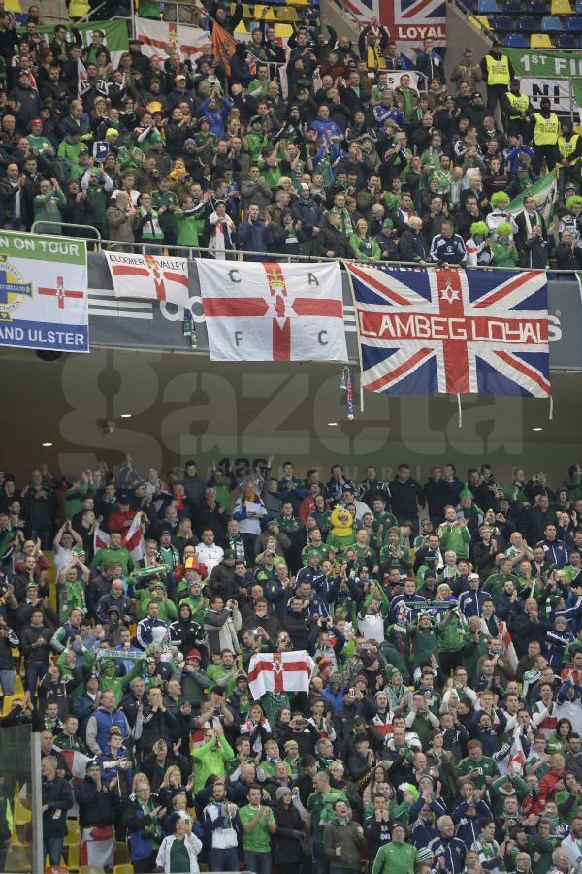GALERIE FOTO Puţini dar gălăgioşi! Românii nu s-au mai îngrămădit la stadion pentru mecul cu Irlanda de Nord! Cîţi suporteri au venit la meci