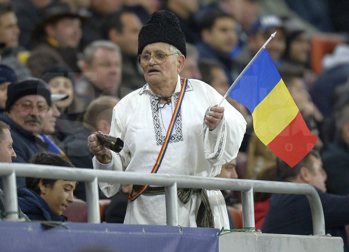 GALERIE FOTO Puţini dar gălăgioşi! Românii nu s-au mai îngrămădit la stadion pentru mecul cu Irlanda de Nord! Cîţi suporteri au venit la meci