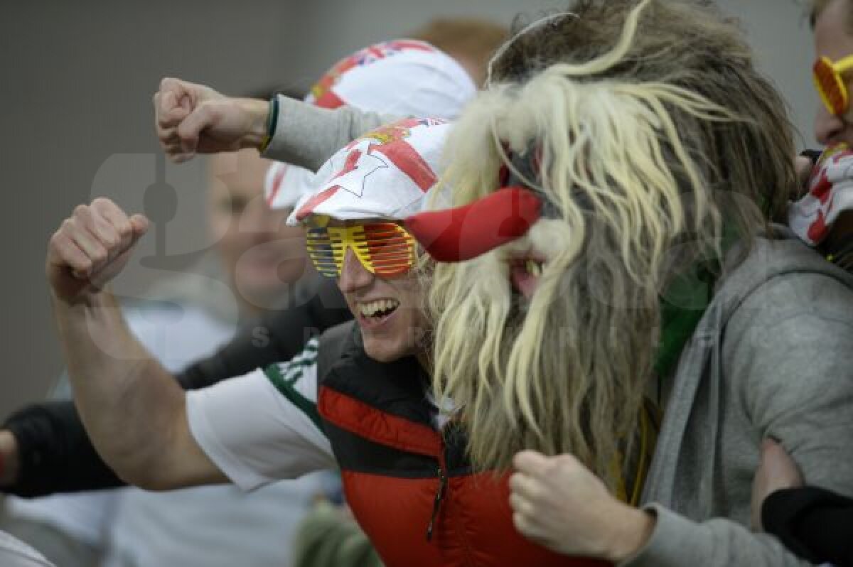 GALERIE FOTO Puţini dar gălăgioşi! Românii nu s-au mai îngrămădit la stadion pentru mecul cu Irlanda de Nord! Cîţi suporteri au venit la meci