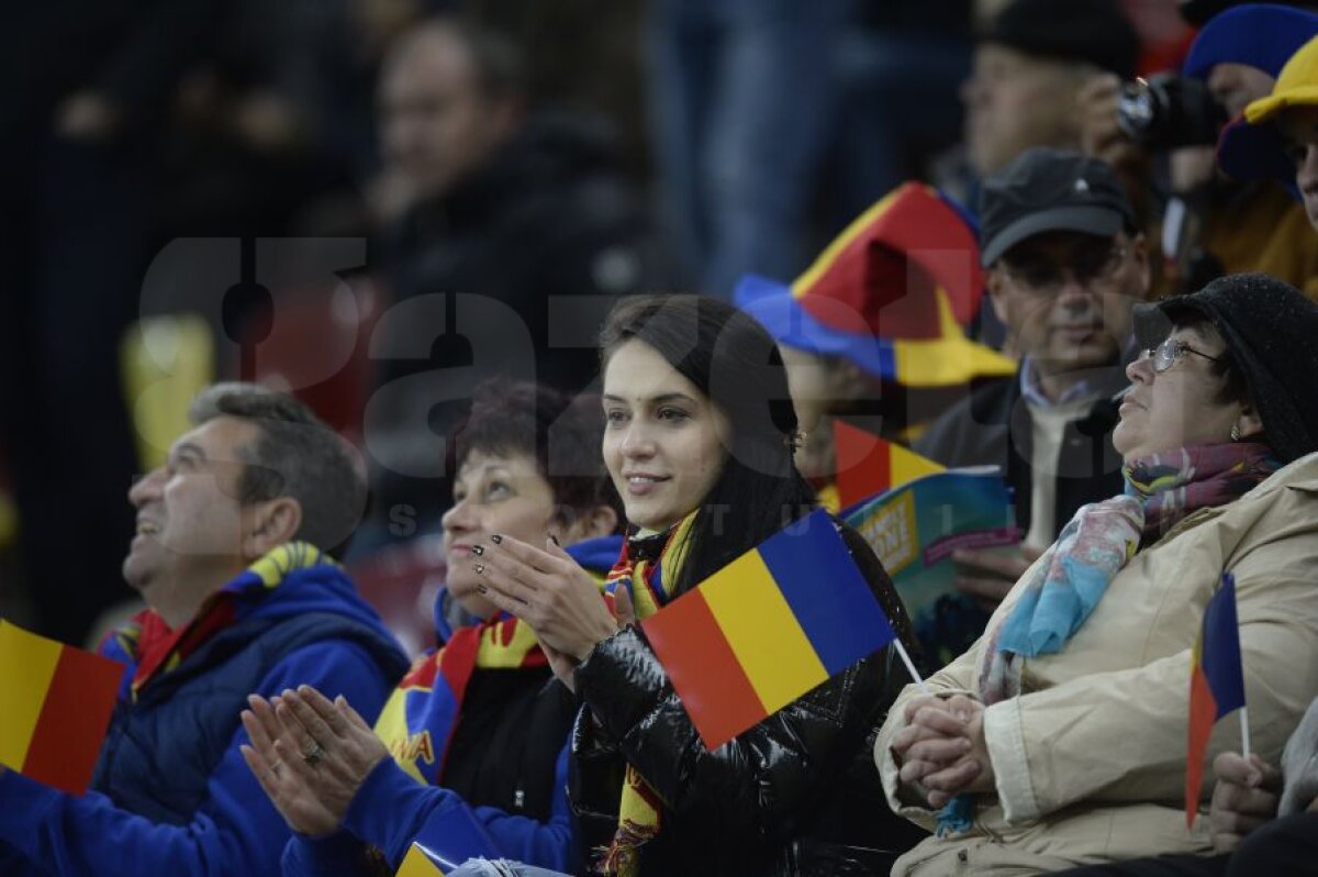 FOTO Bască, nu bannere! Răzvan Raţ a fost premiat tradiţional de UEFA pentru cele 100 de selecţii în faţa a 30.000 de fani euforici