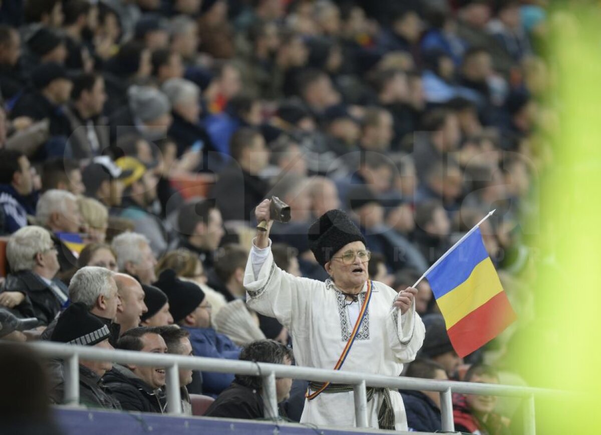 FOTO Bască, nu bannere! Răzvan Raţ a fost premiat tradiţional de UEFA pentru cele 100 de selecţii în faţa a 30.000 de fani euforici