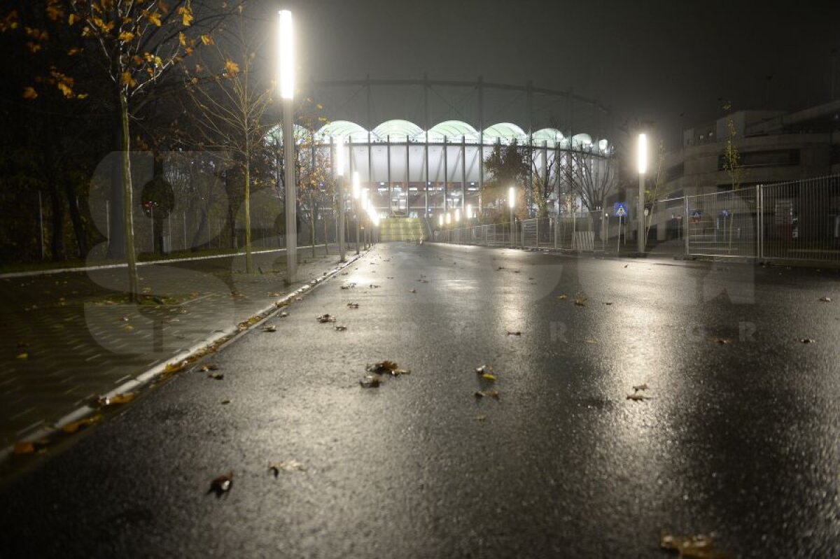 FOTO Arhipelag "tricolor" » Aseară, "naţionala" a jucat cu tribunele pustii, numai 10.000 de fani au fost pe stadion