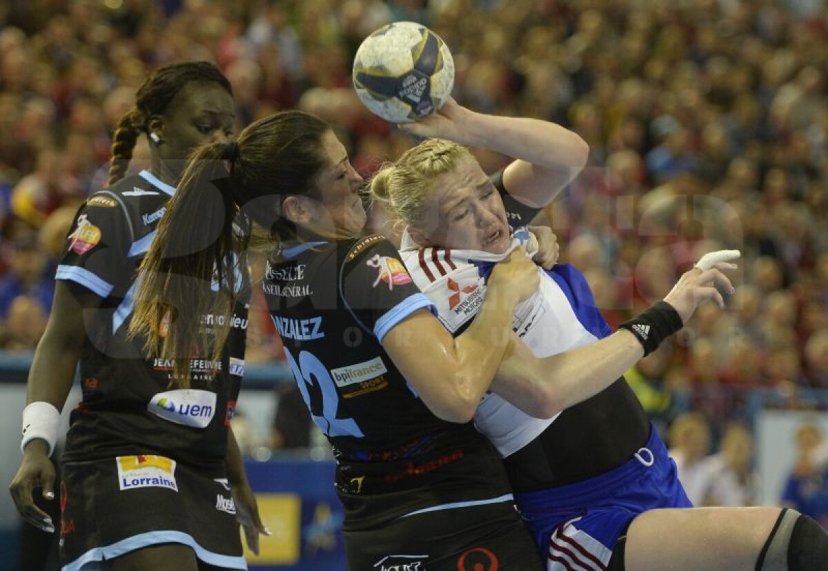 FOTO Nici de această dată! HCM Baia Mare stă la mîna rezultatelor pentru a se califica în grupele principale din Champions League! Româncele au pierdut iar cu Metz, 23-24