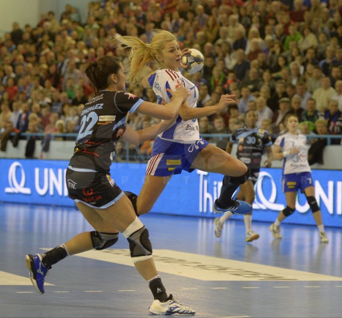 FOTO Nici de această dată! HCM Baia Mare stă la mîna rezultatelor pentru a se califica în grupele principale din Champions League! Româncele au pierdut iar cu Metz, 23-24