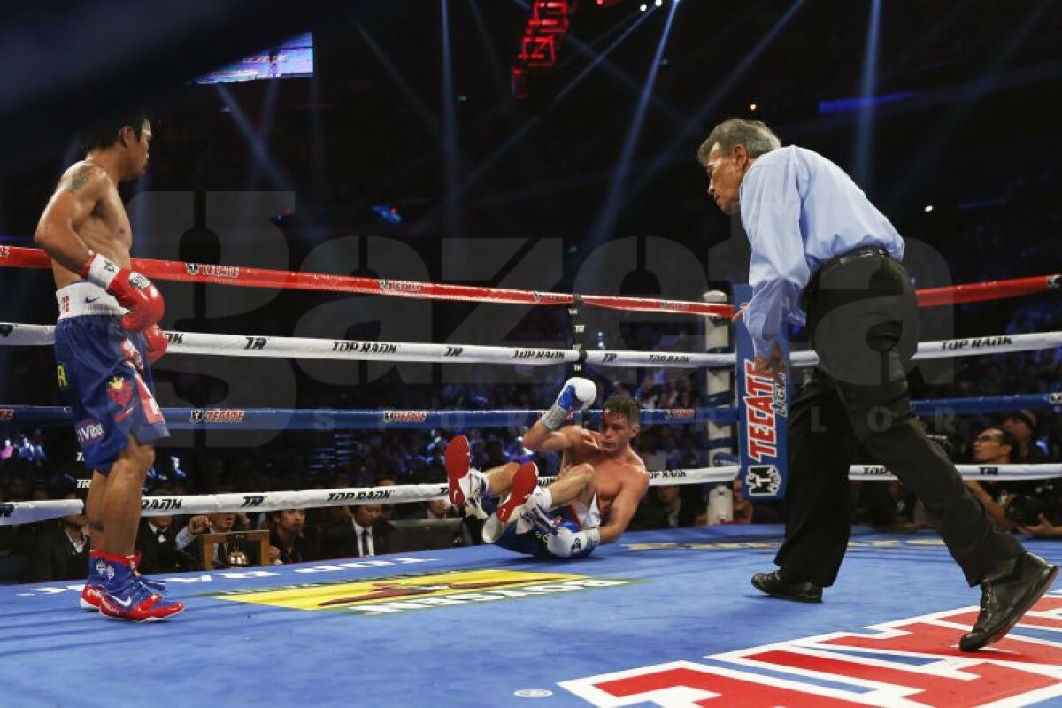 FOTO » Manny Pacquiao, tot mai aproape de un meci cu Floyd Mayweather » Filipinezul l-a învins pe Chris Algieri, după ce l-a trimis de 6 ori la podea!