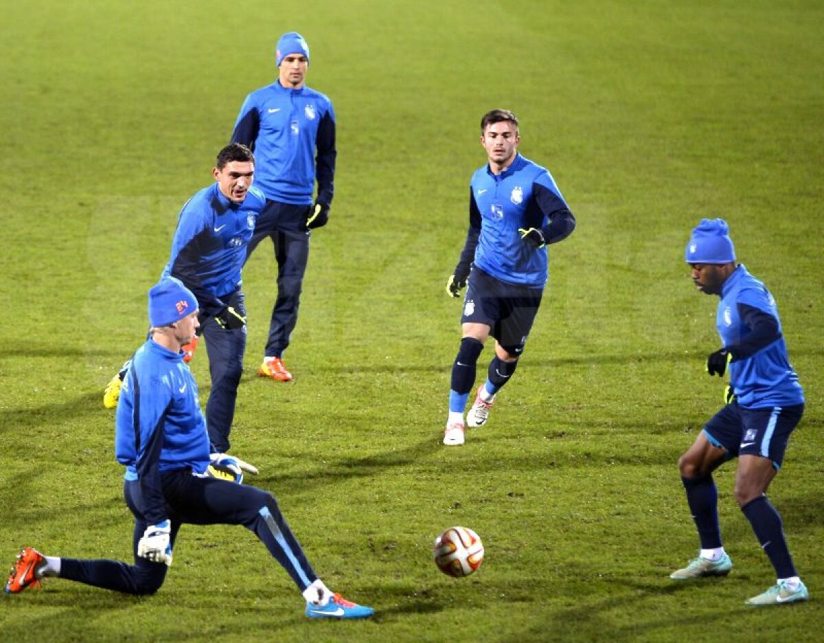 GALERIE FOTO » Costel Gâlcă a condus cu zîmbetul pe buze antrenamentul oficial înaintea partidei cu Aalborg