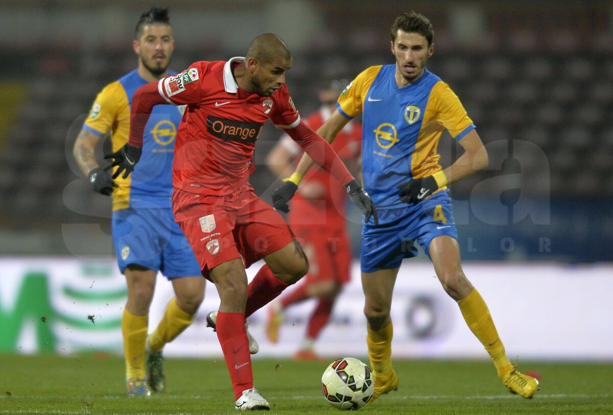 FOTO şi VIDEO Meciul portarilor! Dinamo şi Petrolul au terminat la egalitate, 0-0, doar datorită goalkeeperilor