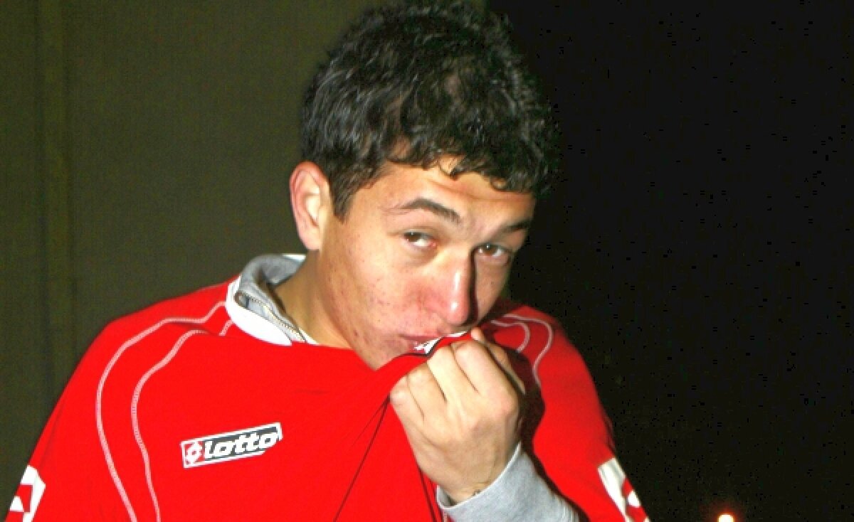 FOTO Şi-a trădat culorile » Replica oltenilor după ce Andrei Prepeliţă i-a ironizat: "A sărutat cu foc stema lui Dinamo"