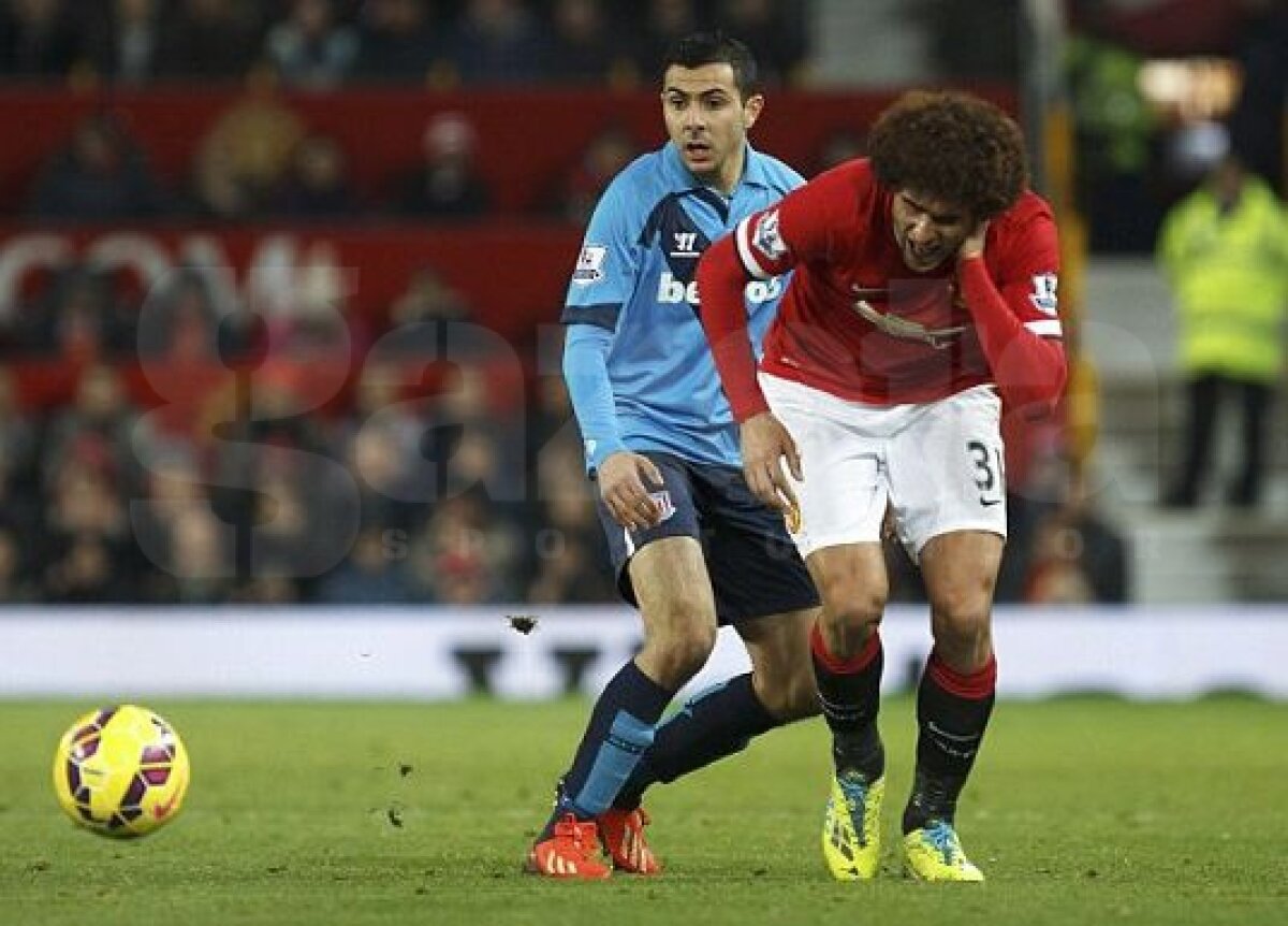 VIDEO Lovit în mînă, s-a luat de gît! Marouane Fellaini candidează la cea mai proastă simulare din istoria Premier League
