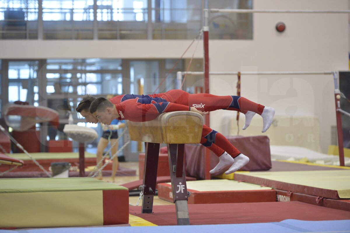 GALERIE FOTO Loturile de gimnastică şi sărituri cu schiurile au efectuat un antrenament comun