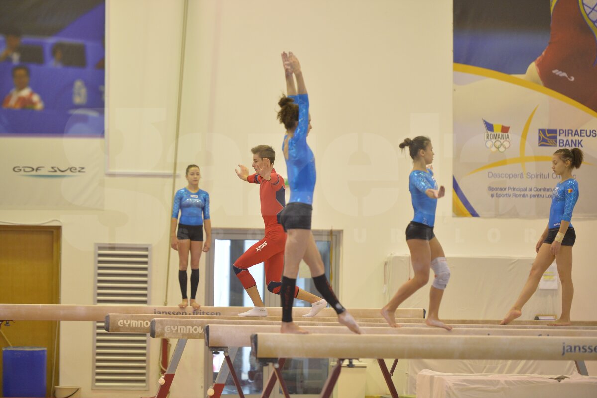 GALERIE FOTO Loturile de gimnastică şi sărituri cu schiurile au efectuat un antrenament comun