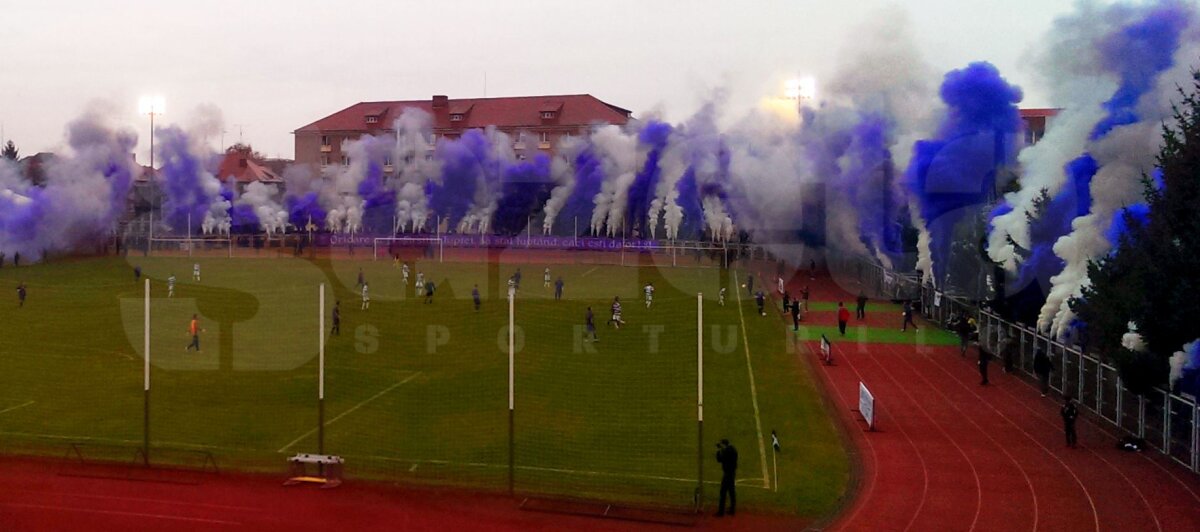 FOTO&VIDEO Dragostea adevărată nu moare! Coregrafie fantastică în Liga a IV-a din România