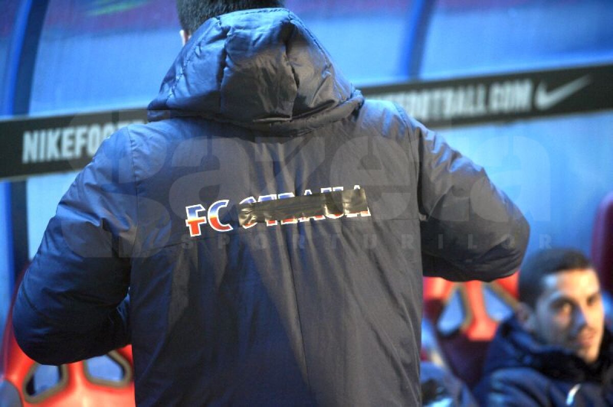 VIDEO şi FOTO Steaua fără nume » Gest fără precedent: oficialii roş-albaştrilor au scos numele "Steaua" şi sigla de pe panouri şi tabelă înainte de meciul cu CSMS Iaşi