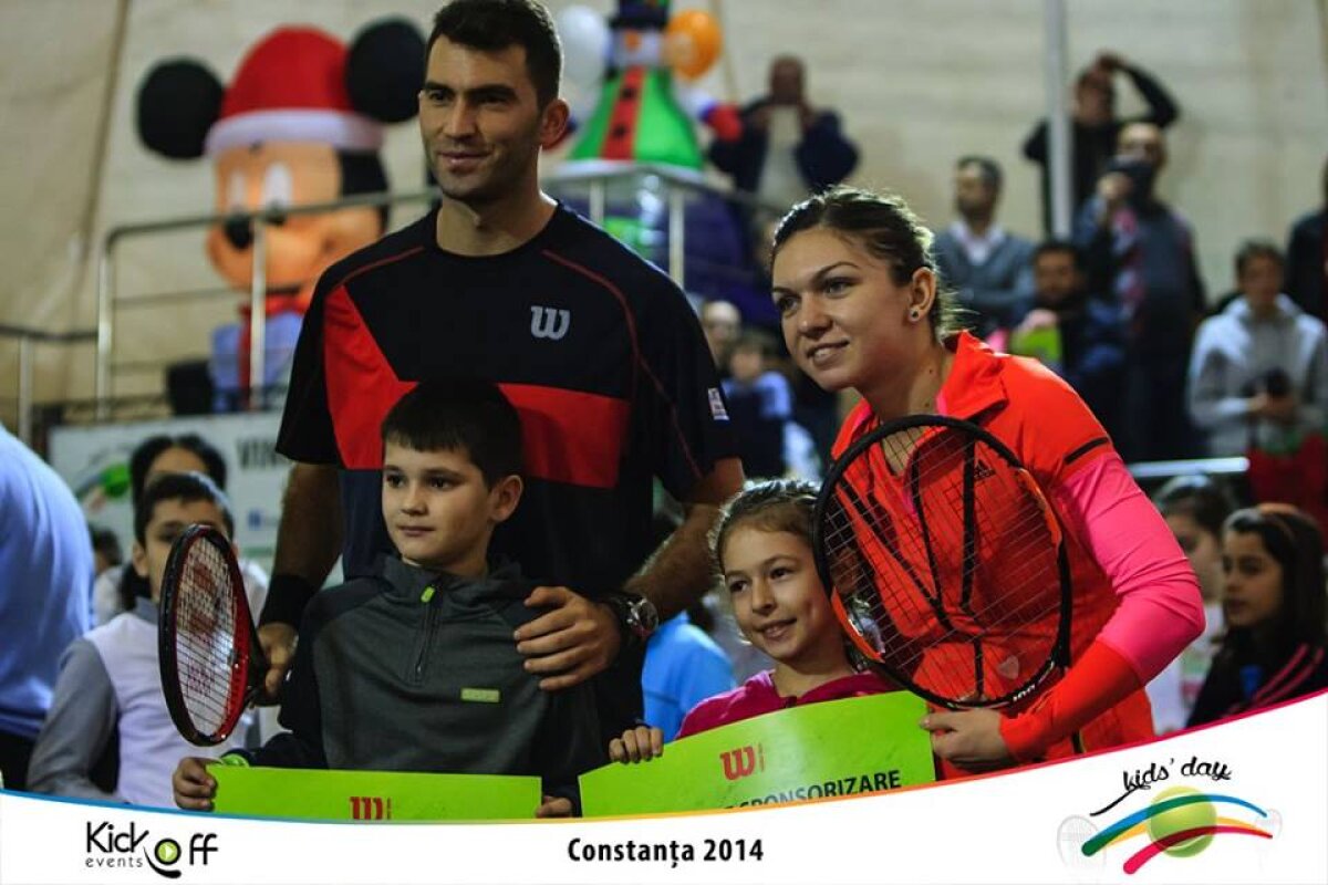 FOTO Simona Halep şi Horia Tecău, alături de copiii pasionaţi de tenis » 350 de puşti i-au «sufocat» pe cei doi tenismeni