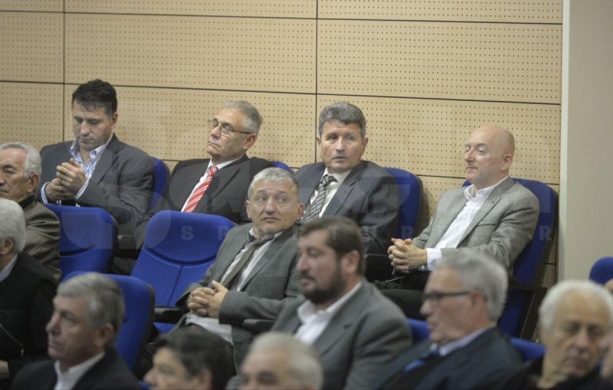 Galerie Foto » UPDATE Mircea Sandu şi Răzvan Burleanu au organizat două evenimente simultan » GSP.RO a transmis live! Iată cele mai importante momente petrecute azi