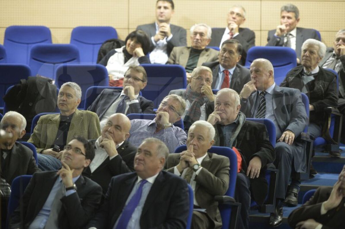 Galerie Foto » UPDATE Mircea Sandu şi Răzvan Burleanu au organizat două evenimente simultan » GSP.RO a transmis live! Iată cele mai importante momente petrecute azi