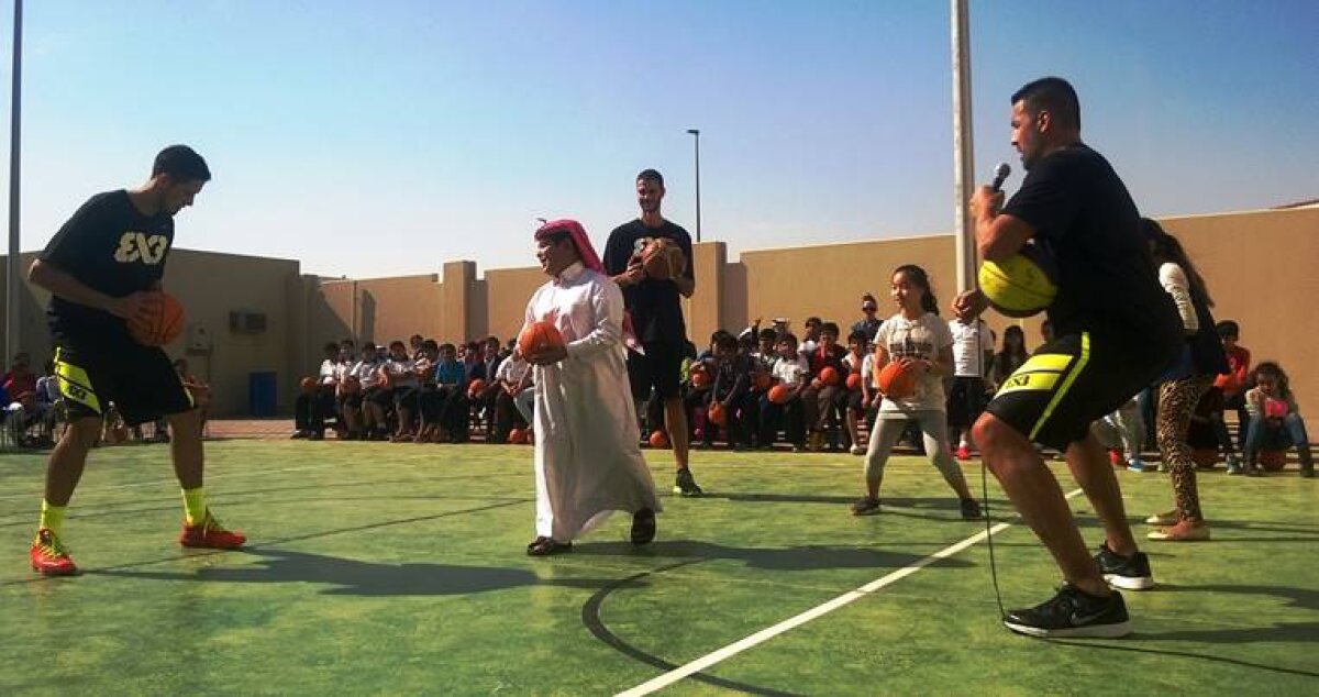 GALERIE FOTO Imaginile zilei vin din Qatar » Surpriză mare pentru baschetbaliştii români prezenţi la FIBA 3x3 All Stars!