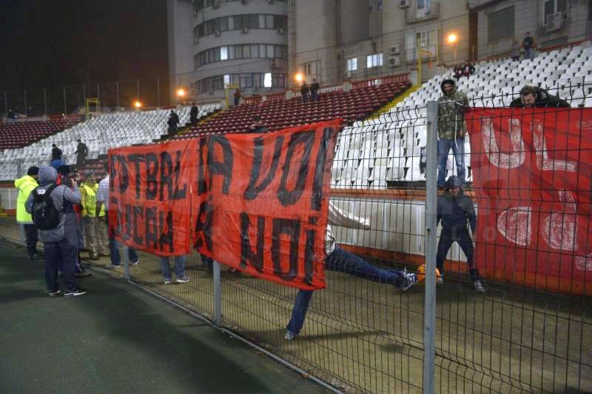FOTO Imaginile "sferturilor" Cupei Ligii » Jucătorii lui Dinamo umiliţi de propriii suporteri