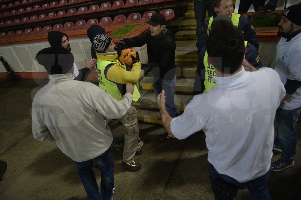 FOTO Imaginile "sferturilor" Cupei Ligii » Jucătorii lui Dinamo umiliţi de propriii suporteri