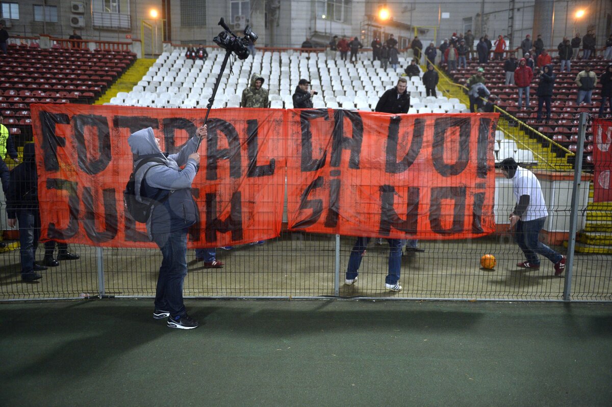 FOTO Imaginile "sferturilor" Cupei Ligii » Jucătorii lui Dinamo umiliţi de propriii suporteri