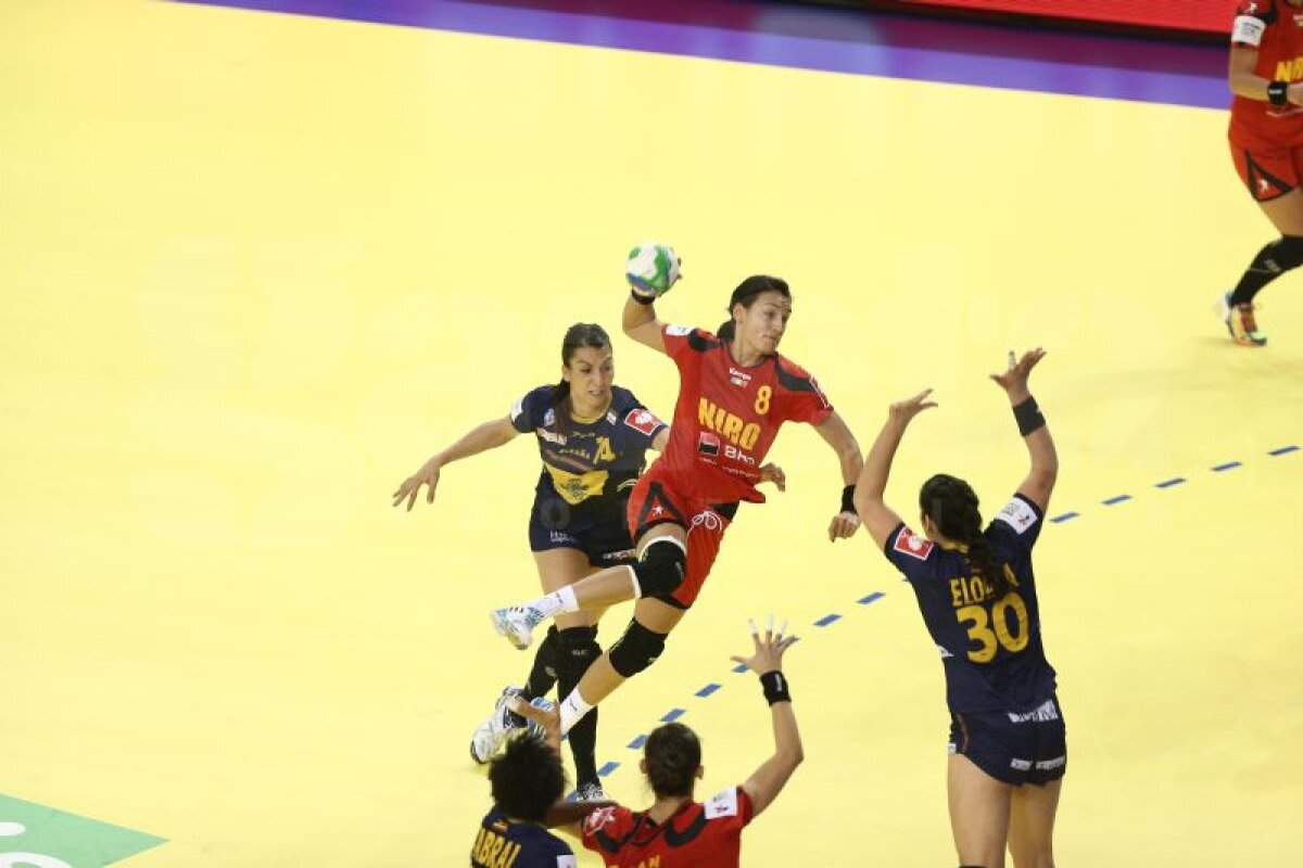GALERIE FOTO Cît de spectaculos, dar şi cît de dur poate fi un meci de handbal! Cum au suferit fetele noastre în duelul cîştigat cu Spania, 22-20