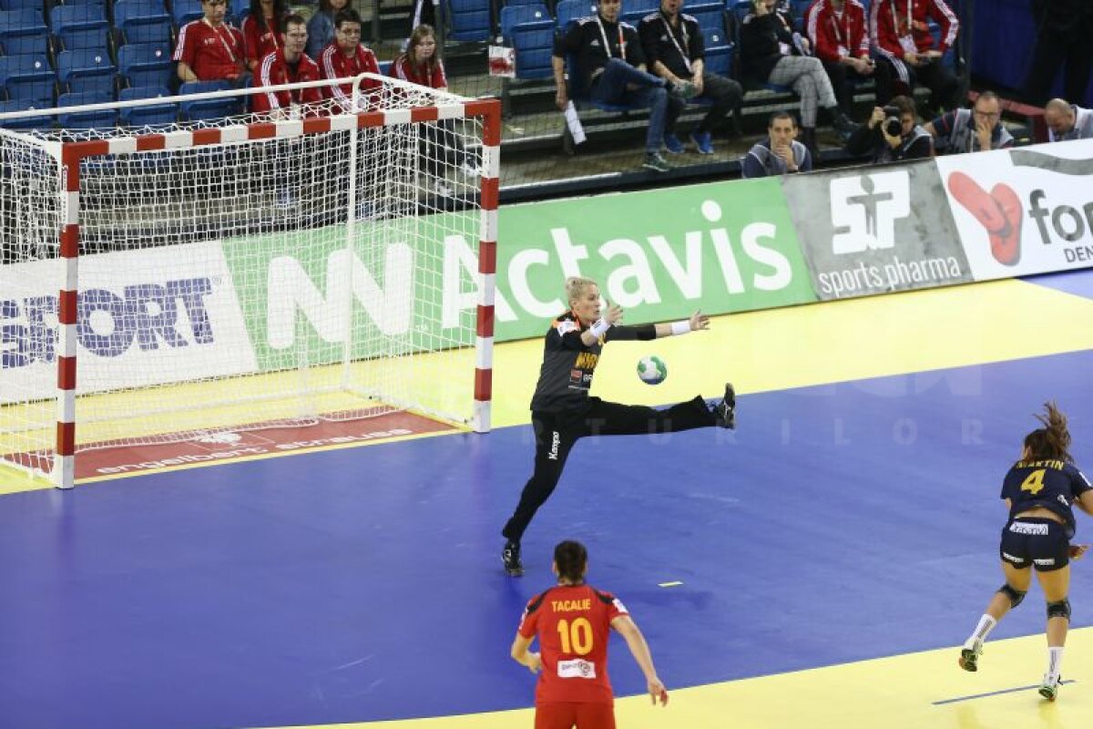 GALERIE FOTO Cît de spectaculos, dar şi cît de dur poate fi un meci de handbal! Cum au suferit fetele noastre în duelul cîştigat cu Spania, 22-20