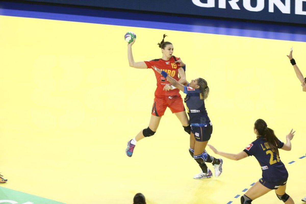 GALERIE FOTO Cît de spectaculos, dar şi cît de dur poate fi un meci de handbal! Cum au suferit fetele noastre în duelul cîştigat cu Spania, 22-20