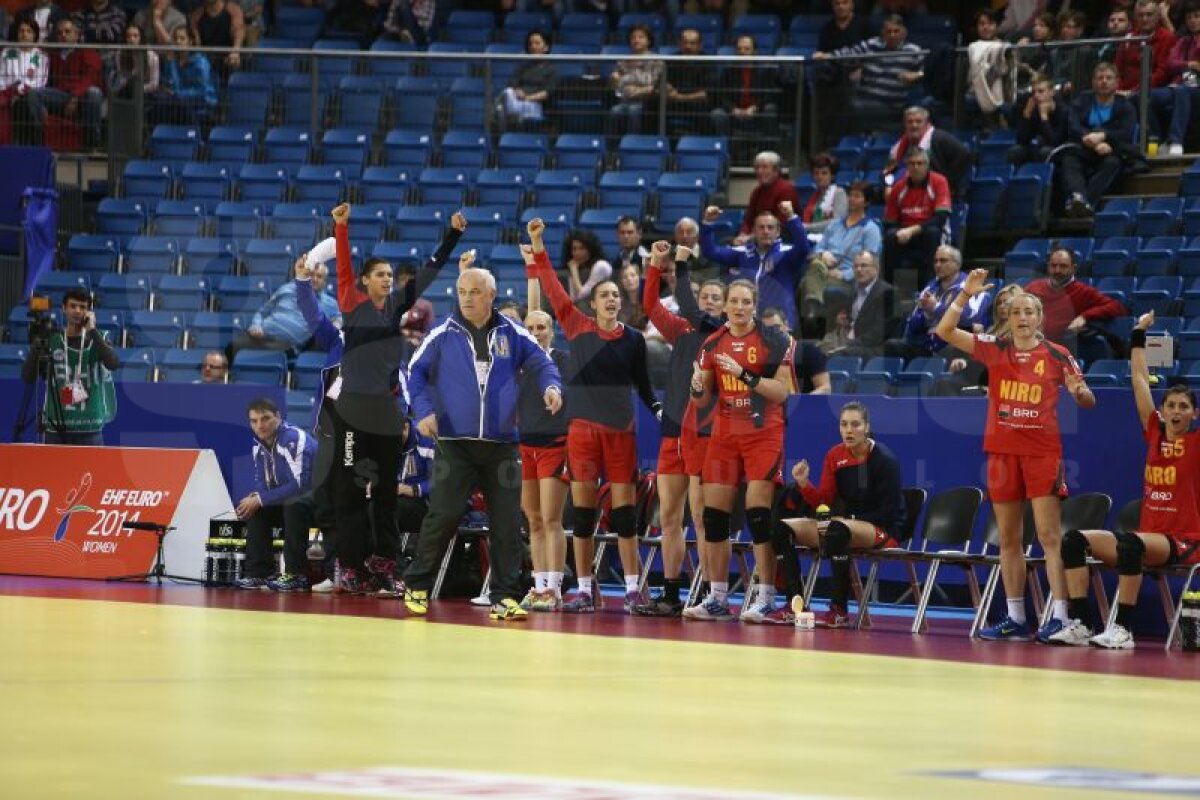 GALERIE FOTO Cît de spectaculos, dar şi cît de dur poate fi un meci de handbal! Cum au suferit fetele noastre în duelul cîştigat cu Spania, 22-20
