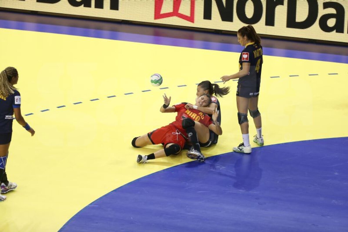 GALERIE FOTO Cît de spectaculos, dar şi cît de dur poate fi un meci de handbal! Cum au suferit fetele noastre în duelul cîştigat cu Spania, 22-20